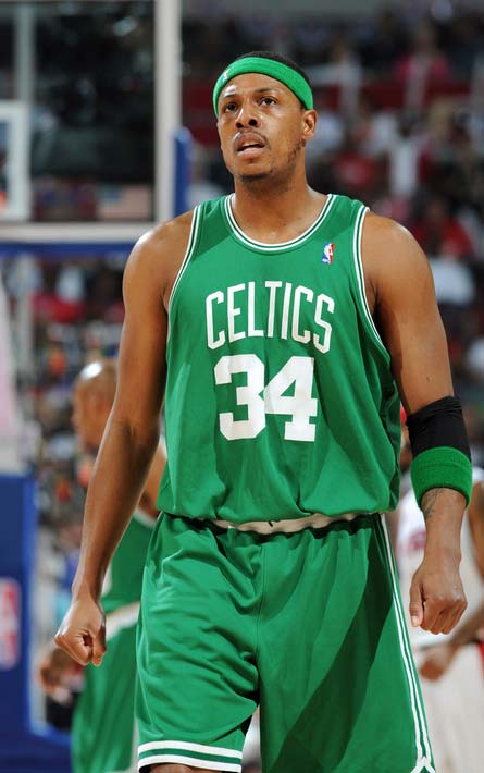 广东93-106山西 球员评价：2人满分，2人及格，4人低迷（广东93-106不敌山西：球员评分出炉，2人满分、2人及格、4人低迷）