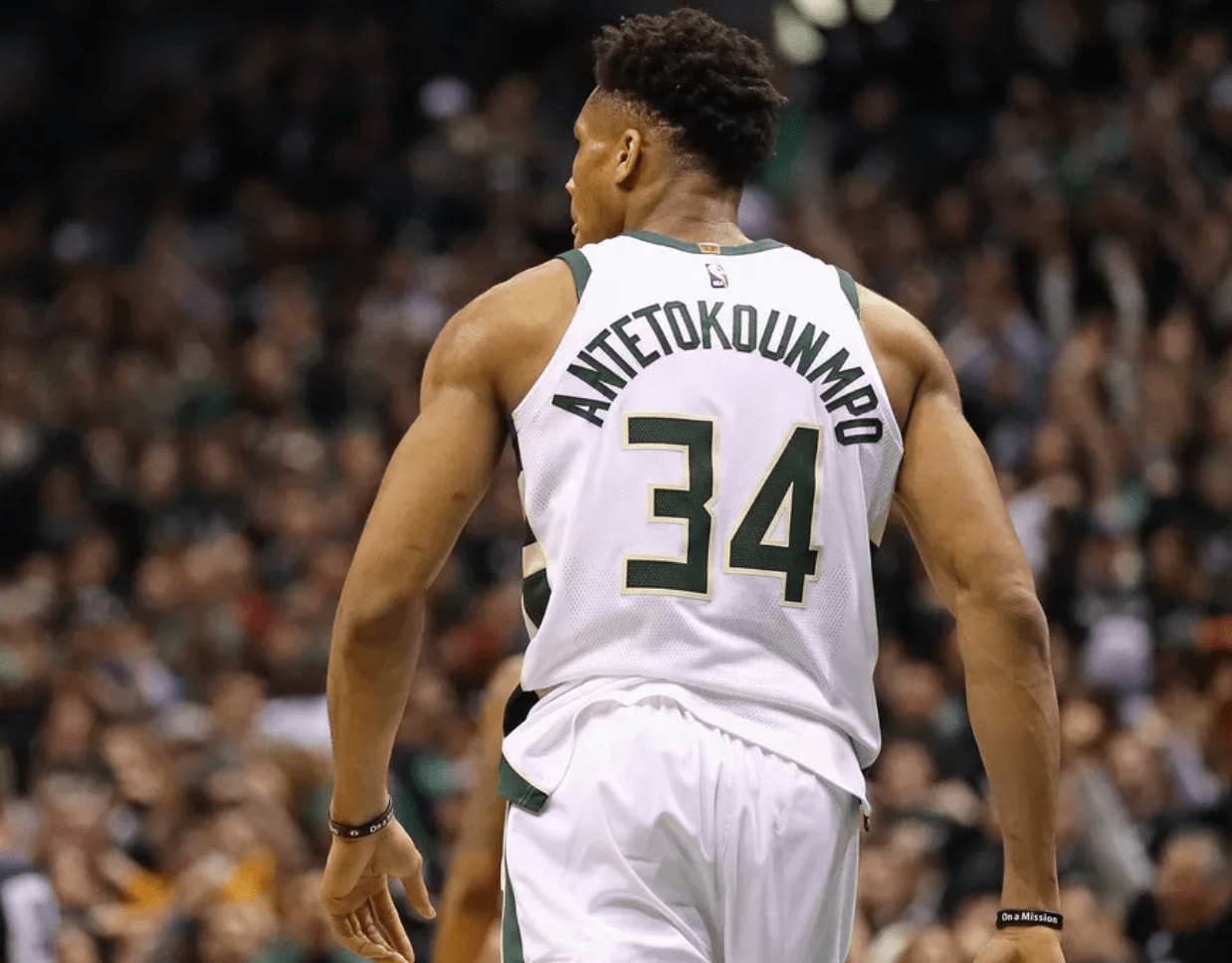 本轮欧冠最佳阵容：姆巴佩、维蒂尼亚领衔，赖斯、库库在列（欧冠本轮最佳阵容出炉：姆巴佩、维蒂尼亚压阵，赖斯、库库入选）