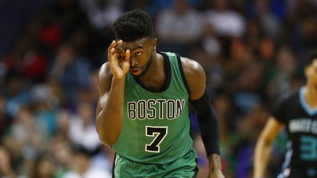 梅西带队夺冠！他是季后赛MVP！他让迈阿密国际从垫底到冠军！（梅西率队封王，荣膺季后赛MVP，助迈阿密国际从榜尾逆袭夺冠）