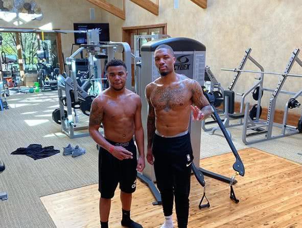 柏林联合vs弗赖堡：容诺夫、斯卡克首发，金特尔、格里福出战（柏林联合迎战弗赖堡：容诺夫、斯卡克先发，金特尔、格里福出场）