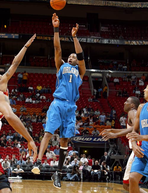 国安新援首秀进球锁定平局（国安新援首秀建功，确保球队战平）