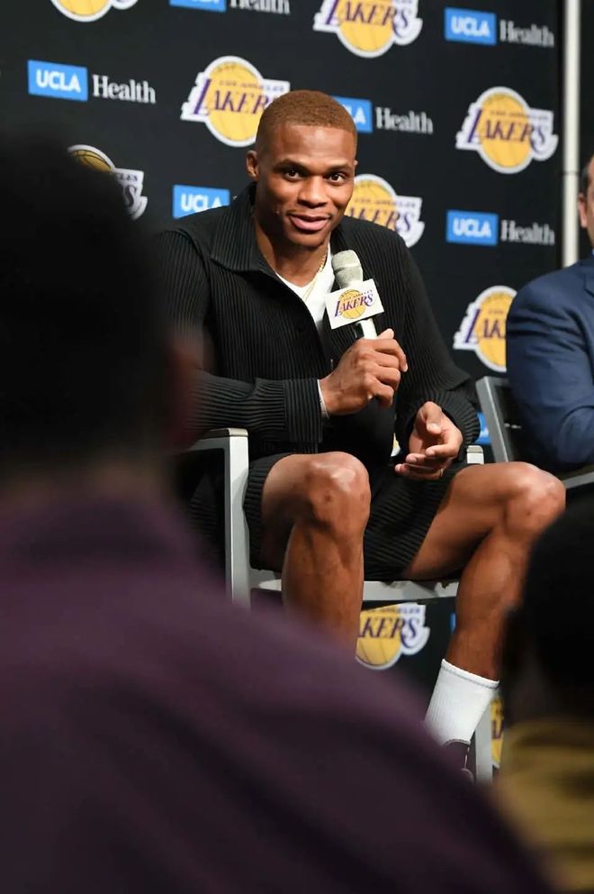 马赛反击犀利成为法甲黑马（马赛凭凌厉反击跃升为法甲黑马）