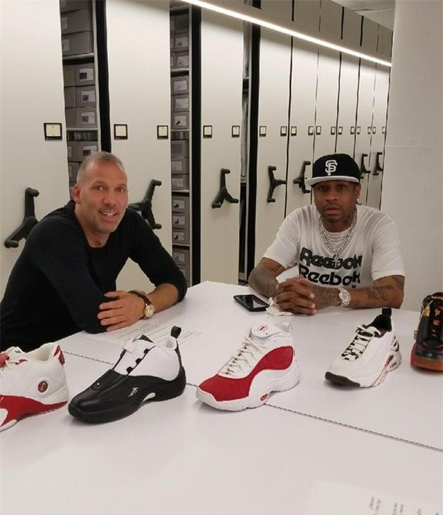 每体：在巴萨更衣室，队友们都叫杰拉德-马丁为“杰拉德-马尔蒂尼”（每体：巴萨更衣室中，杰拉德-马丁被队友称作“杰拉德-马尔蒂尼”）