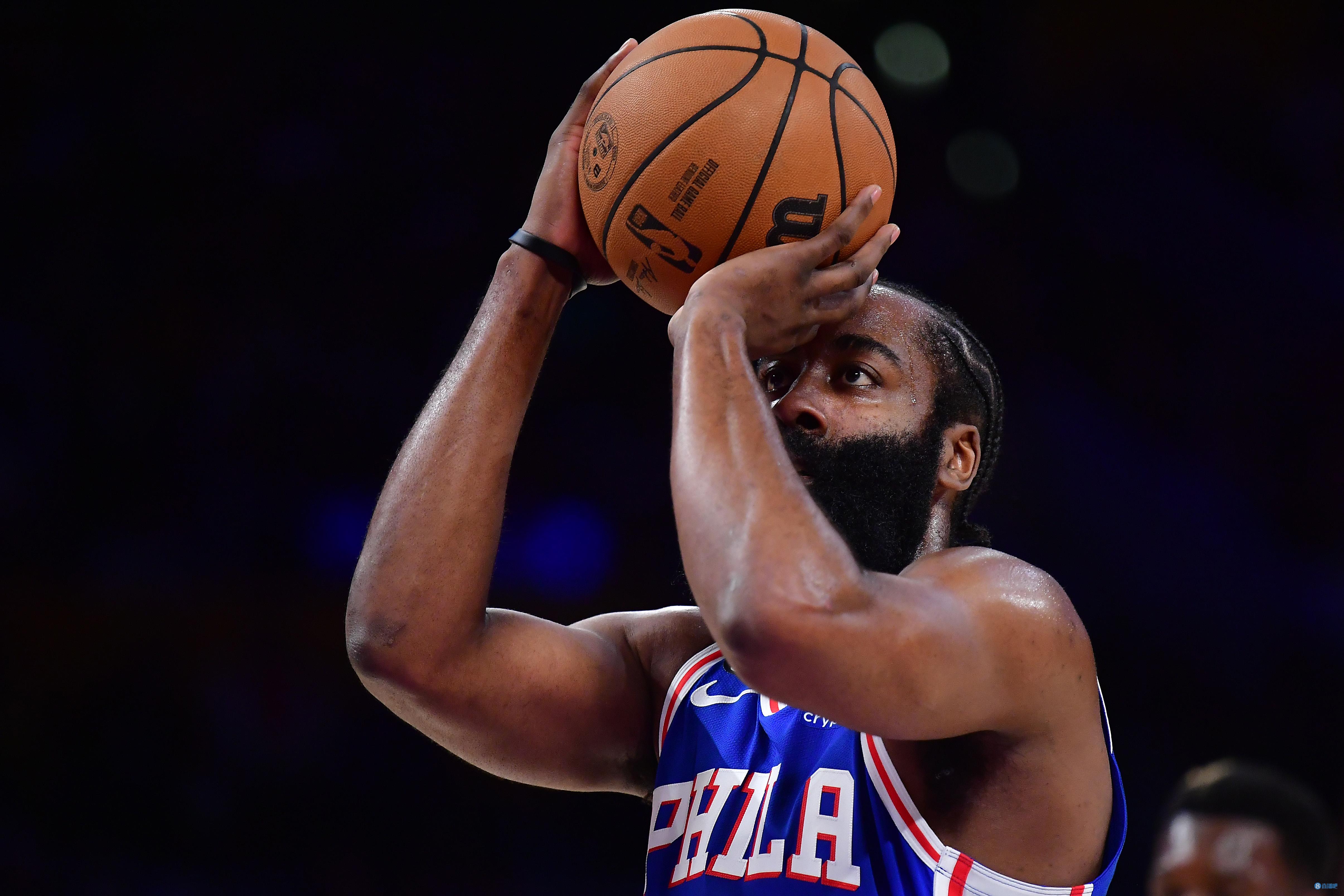 每体：巴萨有意左后卫索萨，想用桑托斯欠的290万欧锁定交易（每体：巴萨看中左后卫索萨，计划以桑托斯所欠290万欧作为筹码敲定转会）