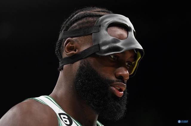 2025上海明日之星冠军杯足球赛圆满落幕，颁奖仪式进行（2025上海明日之星冠军杯足球赛落下帷幕，颁奖典礼隆重举行）