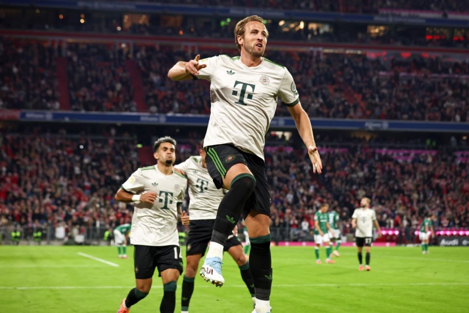 足球英超本轮最佳阵公布，新援发挥亮眼（英超本轮最佳阵容出炉，新援表现抢眼）