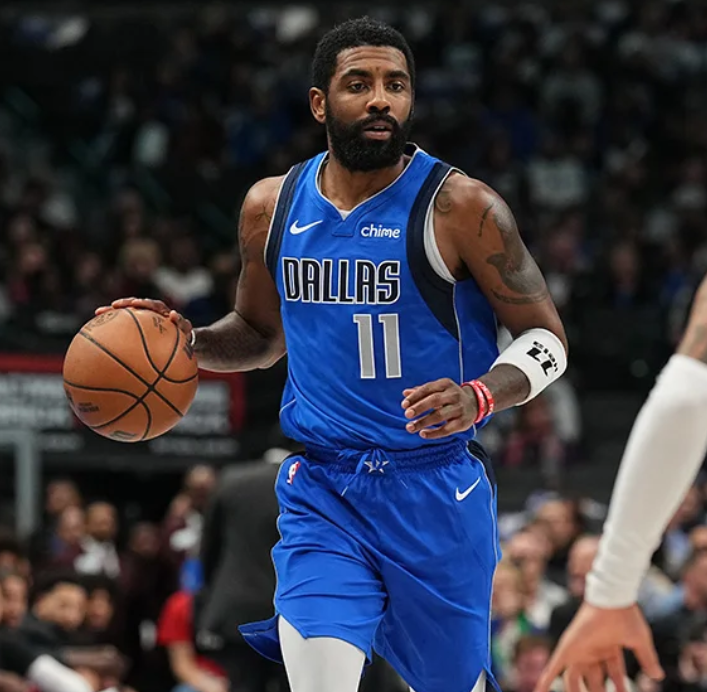 布恩迪亚本赛季英超替补登场打入3球，多于任何其他球员（英超本赛季，布恩迪亚替补出场攻入3球，位居所有球员之首）