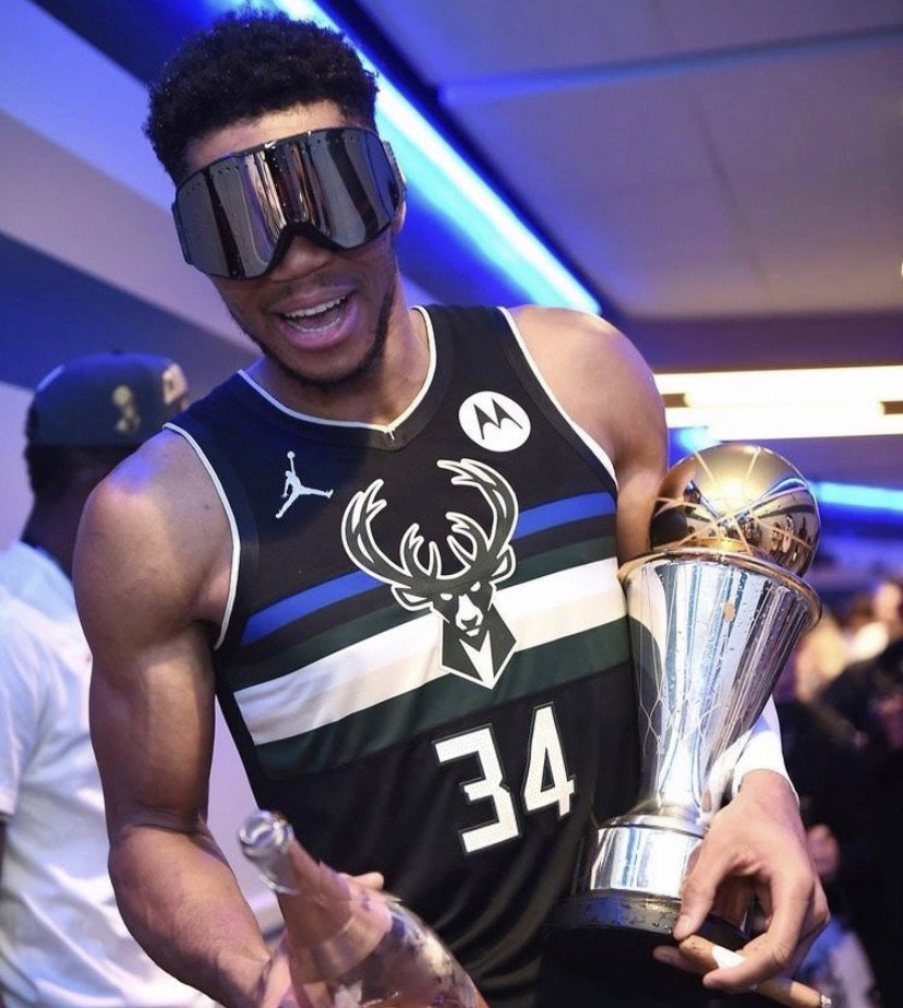 2射2传，安东尼染红后的4场比赛均参与进球（安东尼染红后连4场参与进球，贡献2球2助）