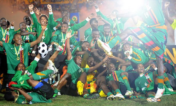 巴萨主场迎战奥萨苏纳：领跑优势或将扩大，特尔施特根复出引关注（巴萨主场对阵奥萨苏纳：榜首优势有望拉大，特尔施特根复出成焦点）