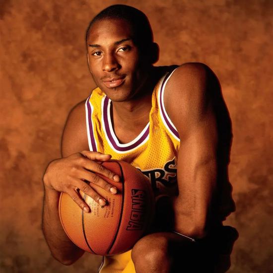 辽宁男篮王哲林关键得分带队胜（王哲林关键时刻砍分，率辽宁男篮赢球）