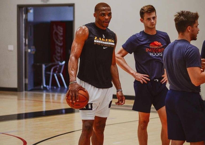 德转列巴甲最贵11人：罗克3500万领衔，多位欧洲豪门旧将入选（德转评巴甲身价最高11人：罗克以3500万居首，多名欧洲豪门旧将上榜）