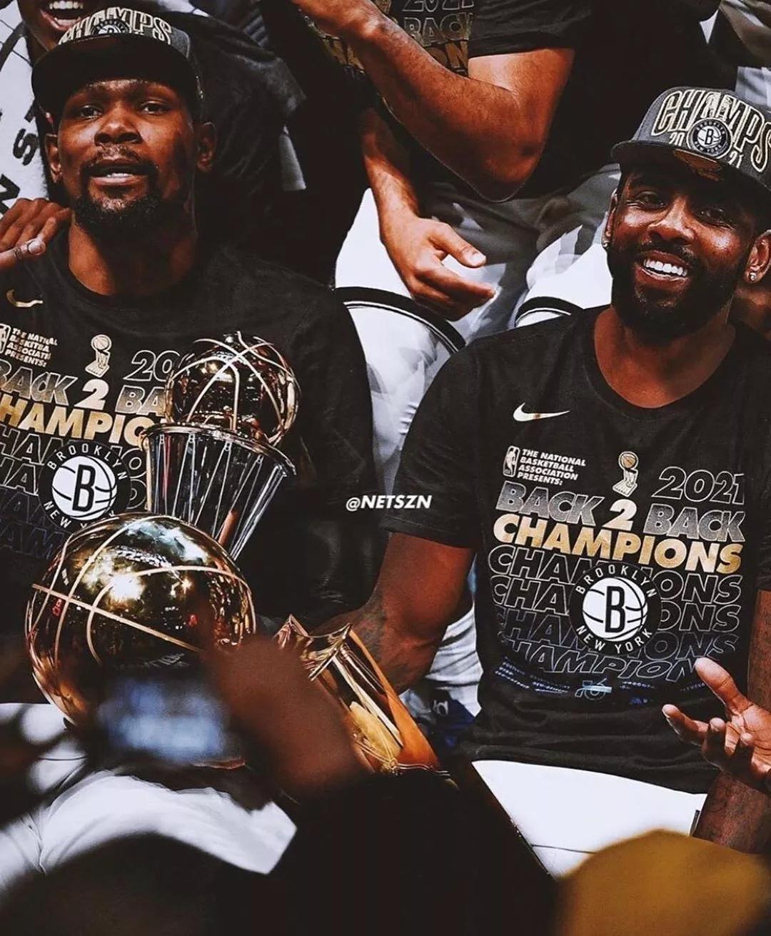 镜报：曼联100英镑开放球迷参观卡灵顿新基地，可进入更衣室（镜报：曼联开放卡灵顿新基地参观，票价100英镑，球迷可进更衣室）