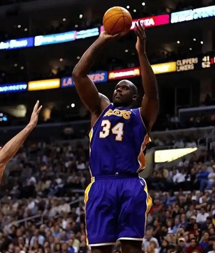 2025中超大结局：海港夺冠，亚泰、梅州降级，法比奥金靴（中超2025收官：海港封王，亚泰与梅州降级，法比奥荣膺金靴）